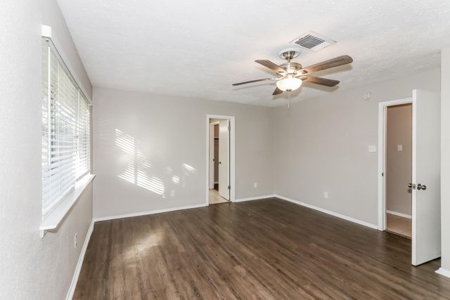 2312 Meade Court, League City, TX 77573