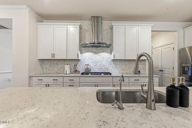 117 Raccoon Path, Holly Springs, NC 27540