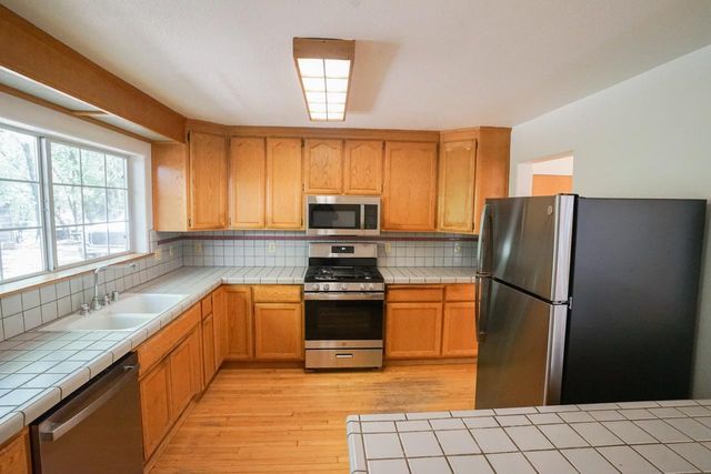 16700 Sonshine Ln, Sutter Creek, CA 95685