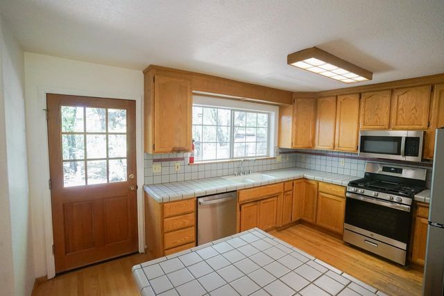 16700 Sonshine Ln, Sutter Creek, CA 95685