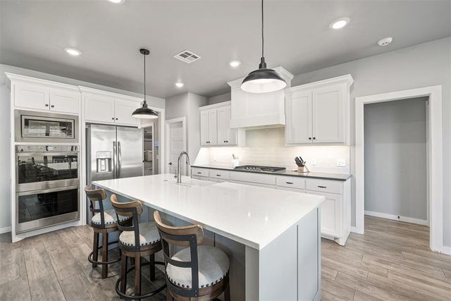 3909 Sorano Drive, Moore, OK 73160