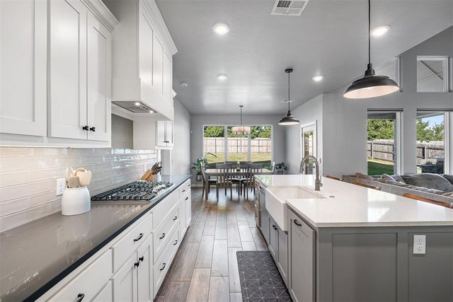 3909 Sorano Drive, Moore, OK 73160