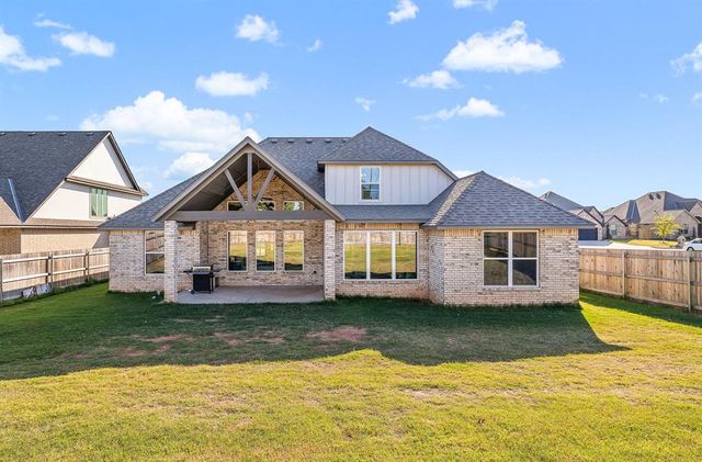 3909 Sorano Drive, Moore, OK 73160