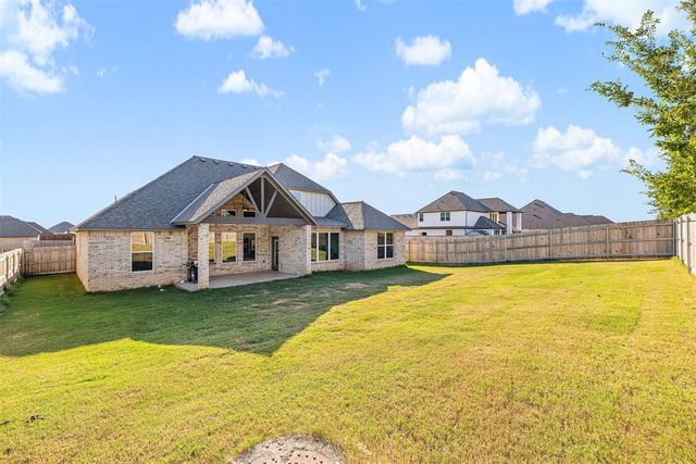 3909 Sorano Drive, Moore, OK 73160