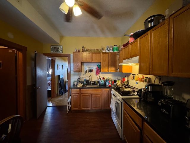 3425 W Fullerton Avenue, Chicago, IL 60647