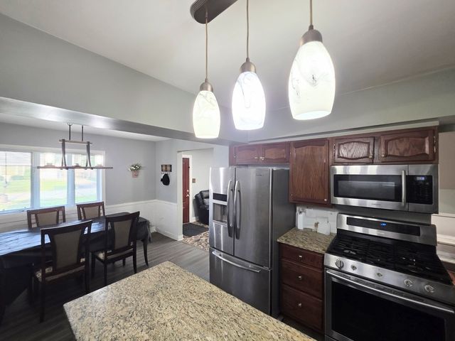 10530 S 82nd Court, Palos Hills, IL 60465