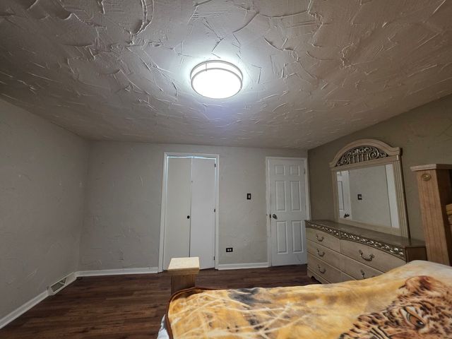 10530 S 82nd Court, Palos Hills, IL 60465