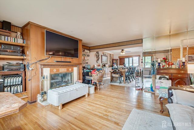 4 Wick Drive, Fords, NJ 08863