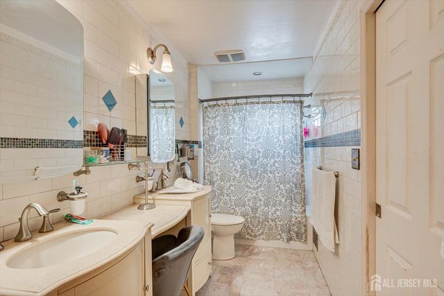 4 Wick Drive, Fords, NJ 08863