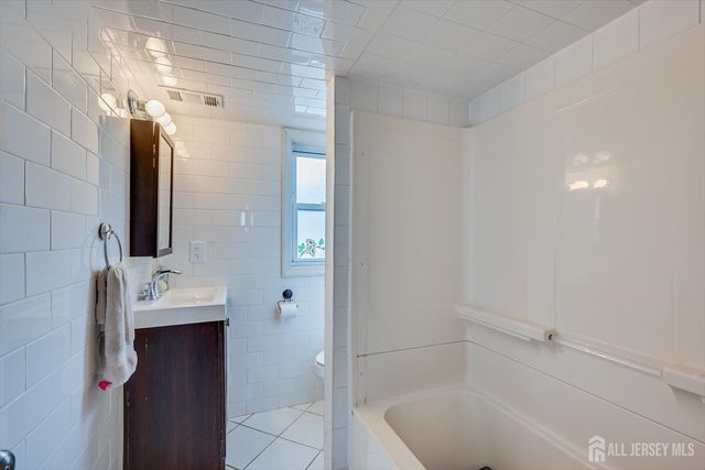 4 Wick Drive, Fords, NJ 08863