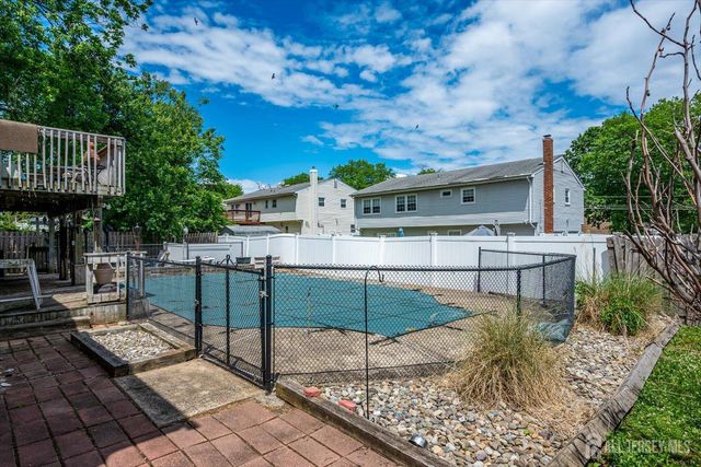 4 Wick Drive, Fords, NJ 08863