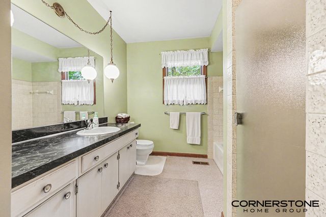 2070 Timberview Drive Ne, Plainfield Twp, MI 49525