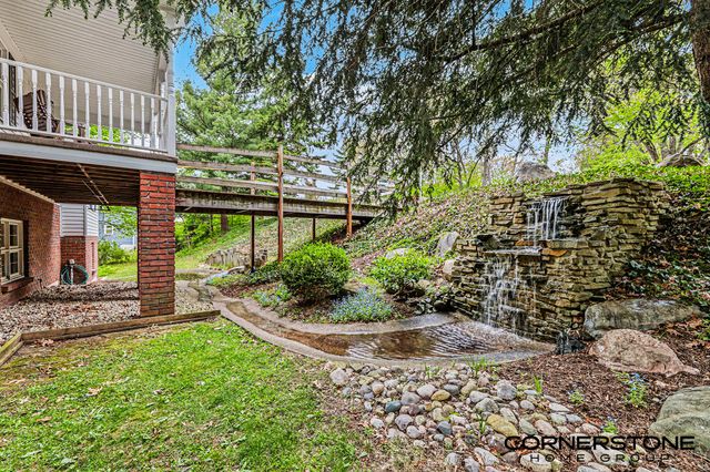 2070 Timberview Drive Ne, Plainfield Twp, MI 49525