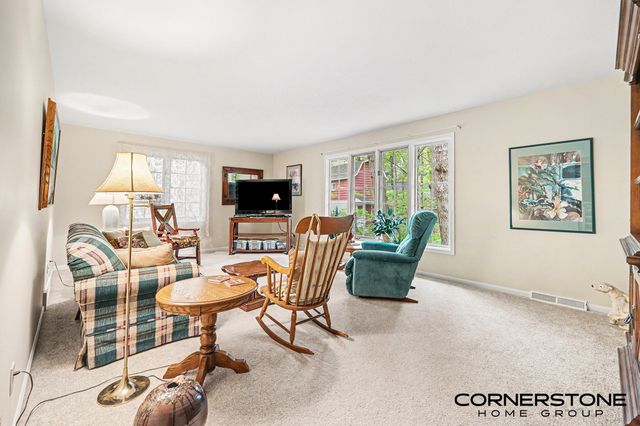 2070 Timberview Drive Ne, Plainfield Twp, MI 49525