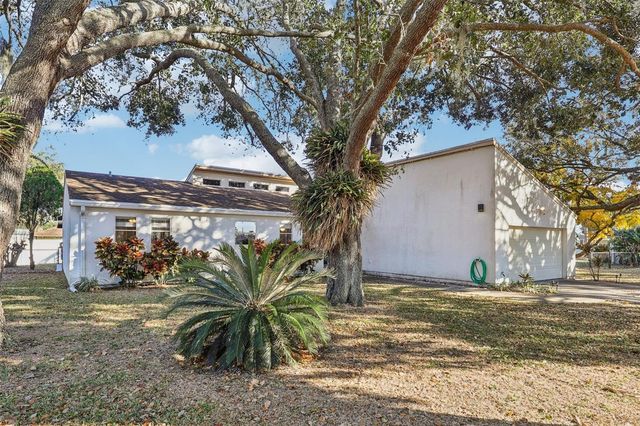 1902 INDIAN TRAILS COURT, Lakeland, FL 33813