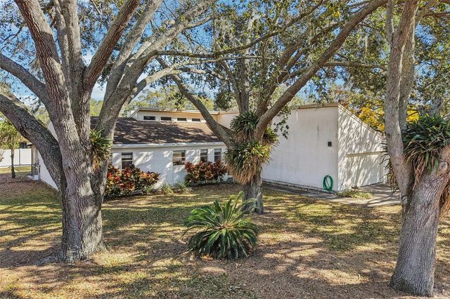 1902 INDIAN TRAILS COURT, Lakeland, FL 33813