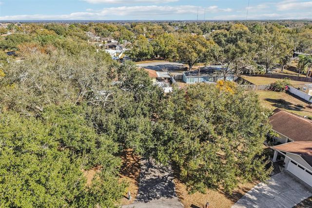 1902 INDIAN TRAILS COURT, Lakeland, FL 33813