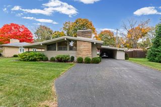 38482 Riverside Drive, Clinton Township, MI 48036