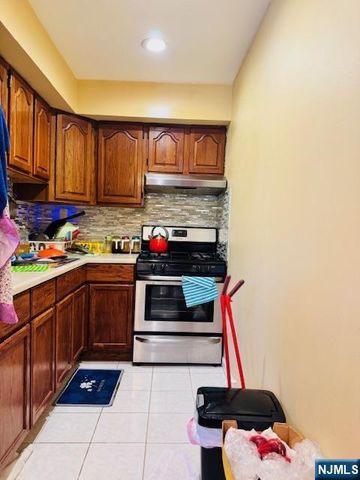 924 Stuyvesant Avenue E1, Irvington, NJ 07111