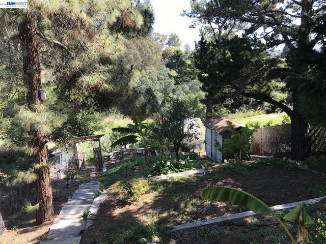1210 Highland Blvd, Hayward, CA 94542