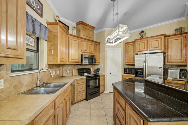 1000 Cardinal Drive, Richwood, TX 77566