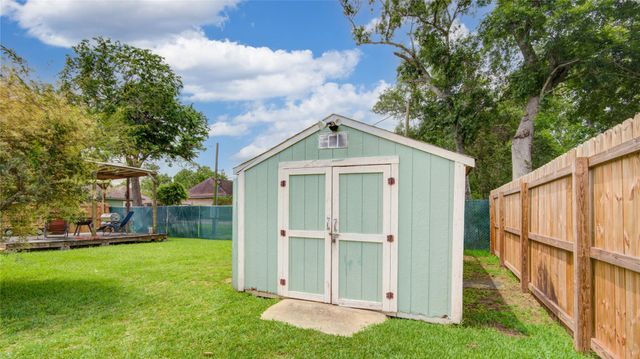 1000 Cardinal Drive, Richwood, TX 77566