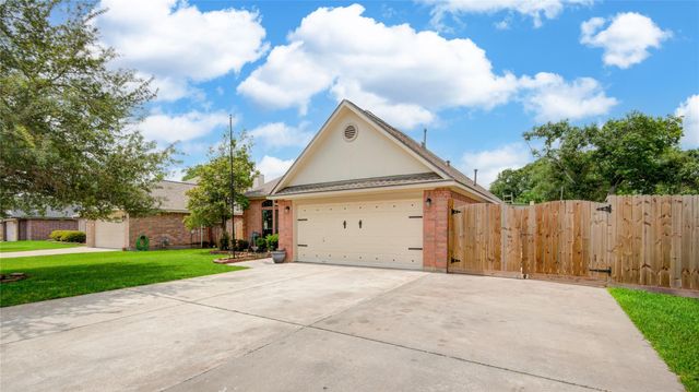 1000 Cardinal Drive, Richwood, TX 77566