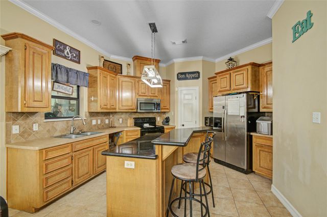 1000 Cardinal Drive, Richwood, TX 77566