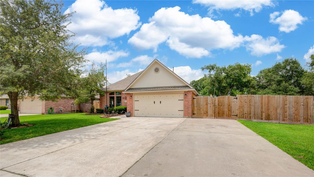 1000 Cardinal Drive, Richwood, TX 77566