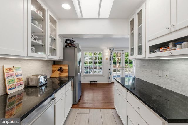 402 SKYHILL RD, Alexandria, VA 22314