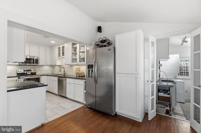 402 SKYHILL RD, Alexandria, VA 22314