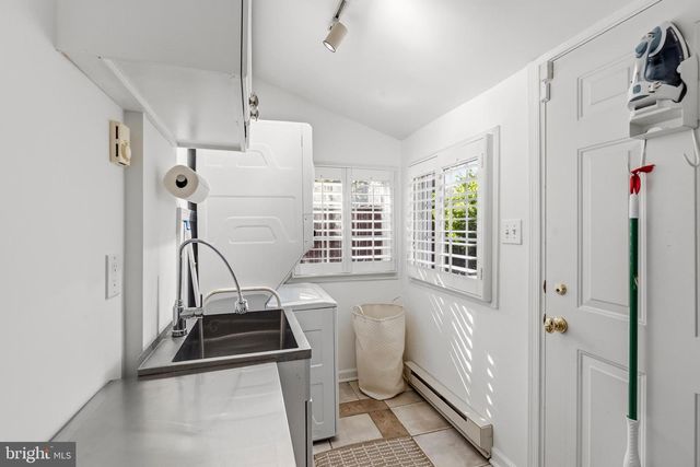 402 SKYHILL RD, Alexandria, VA 22314