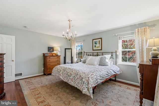 402 SKYHILL RD, Alexandria, VA 22314