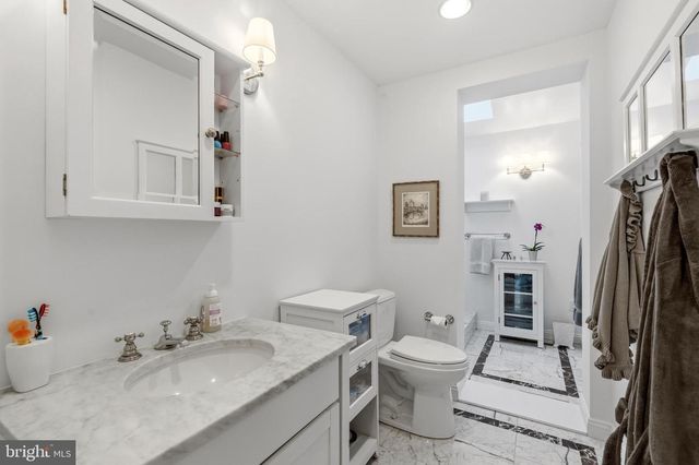 402 SKYHILL RD, Alexandria, VA 22314