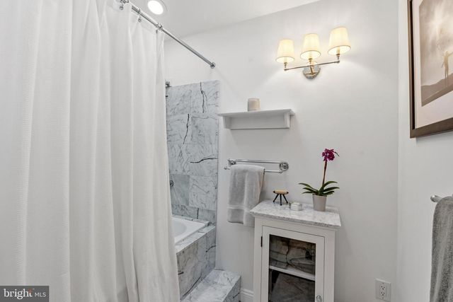 402 SKYHILL RD, Alexandria, VA 22314