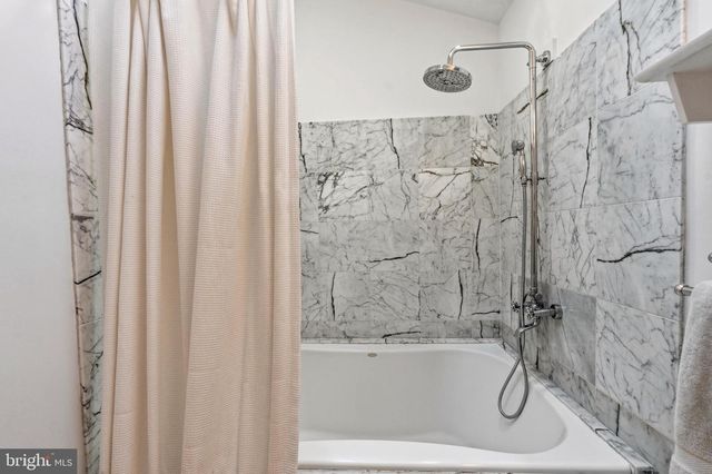 402 SKYHILL RD, Alexandria, VA 22314