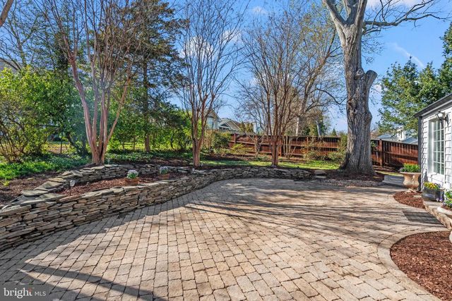 402 SKYHILL RD, Alexandria, VA 22314