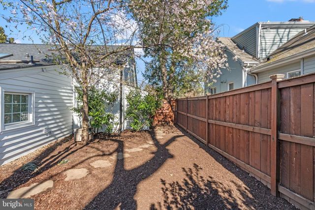 402 SKYHILL RD, Alexandria, VA 22314