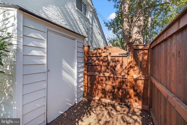 402 SKYHILL RD, Alexandria, VA 22314