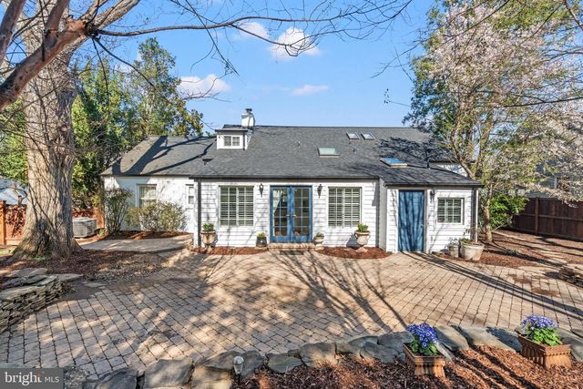 402 SKYHILL RD, Alexandria, VA 22314