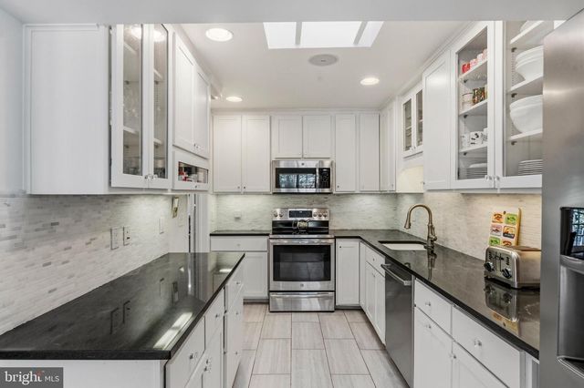 402 SKYHILL RD, Alexandria, VA 22314