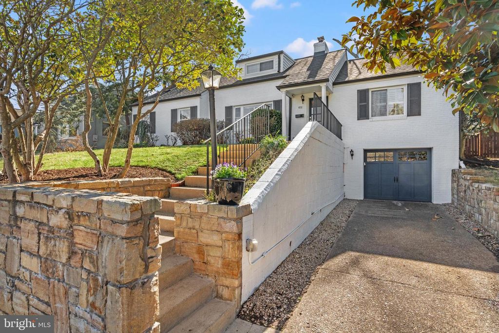 402 SKYHILL RD, Alexandria, VA 22314