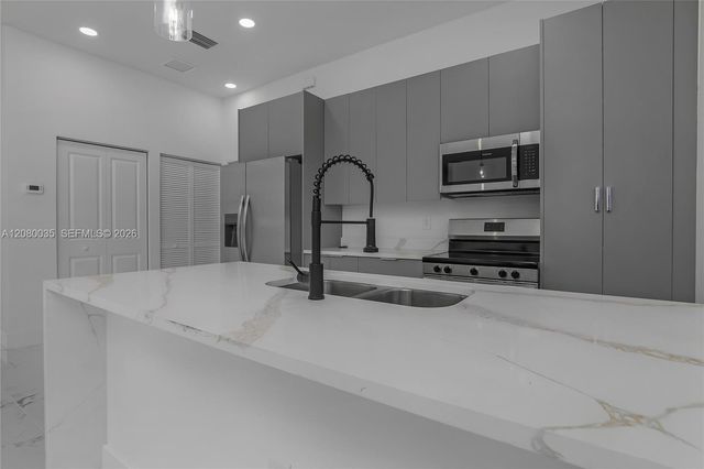 2035 NE 9th Avenue, Cape Coral, FL 33909