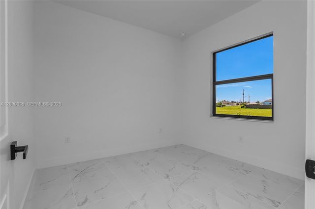 2035 NE 9th Avenue, Cape Coral, FL 33909
