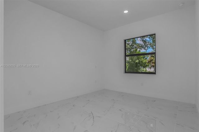 2035 NE 9th Avenue, Cape Coral, FL 33909