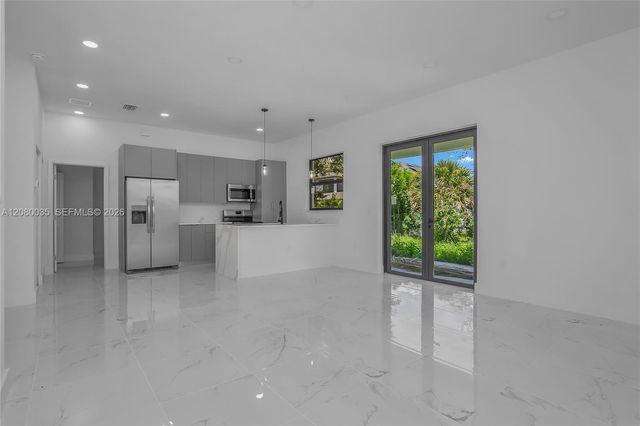 2035 NE 9th Avenue, Cape Coral, FL 33909