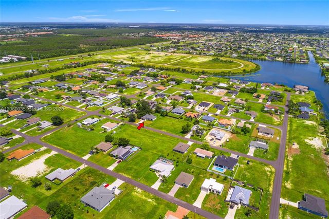 2035 NE 9th Avenue, Cape Coral, FL 33909