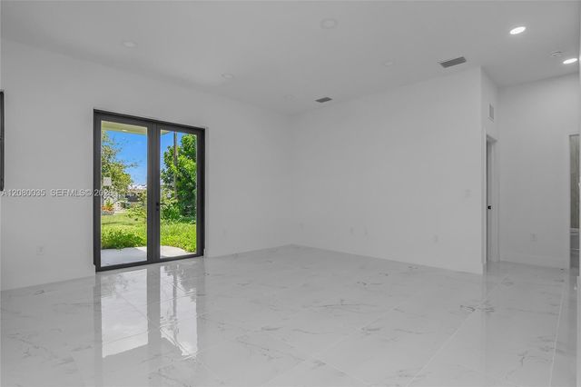 2035 NE 9th Avenue, Cape Coral, FL 33909