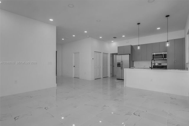 2035 NE 9th Avenue, Cape Coral, FL 33909