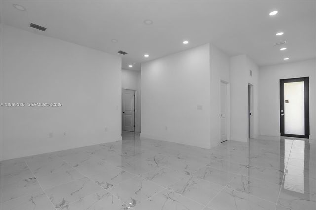 2035 NE 9th Avenue, Cape Coral, FL 33909